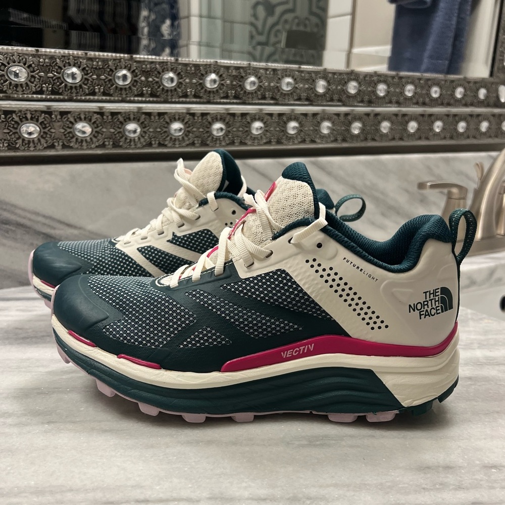 The North Face VECTIV Enduris II Trail Running Shoe, Size 8..Worn Three Times!
